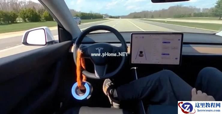 「失控」的智能驾驶，一场相互甩锅的无解之结