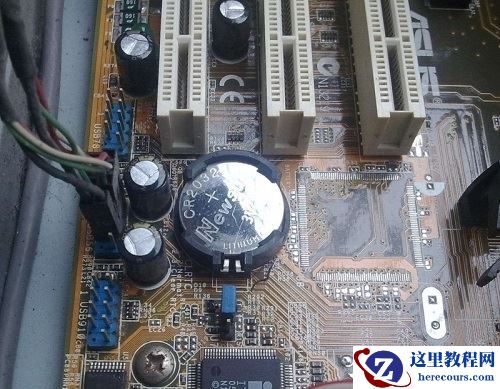 win10主机开机正常但显示器不亮怎么回事