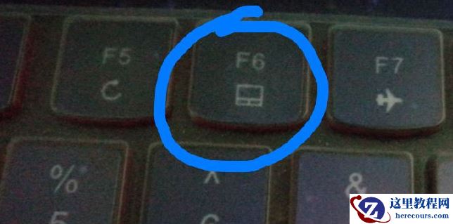 win10鼠标指针自己乱动是怎么回事？