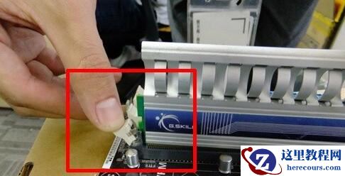 Win11电脑显示屏无信号黑屏怎么办？