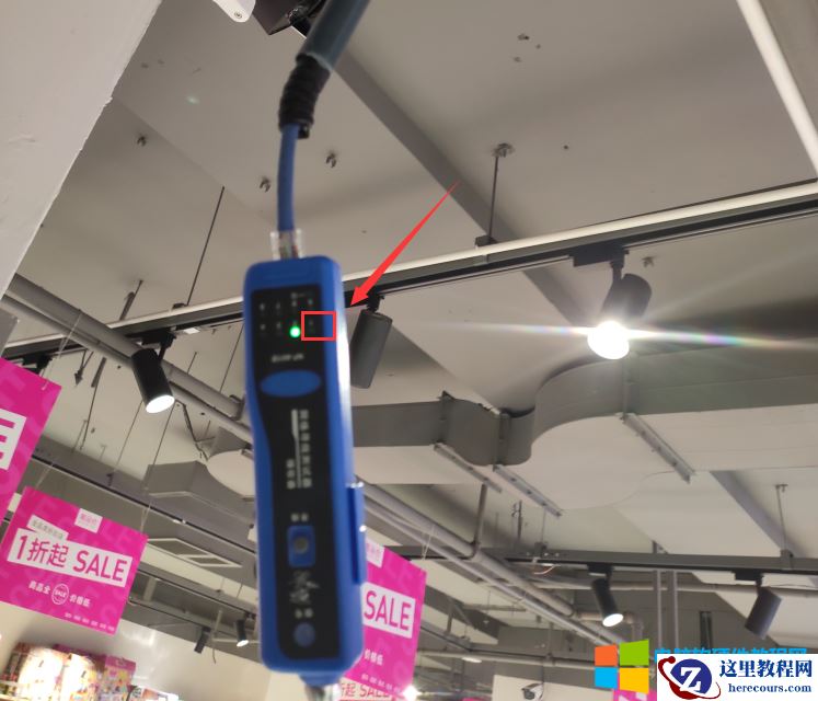 监控摄像头连接POE交换机，灯都亮为什么有两个摄像头没有图像？