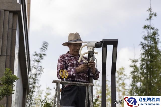 村民在技术员指导下安装了一台