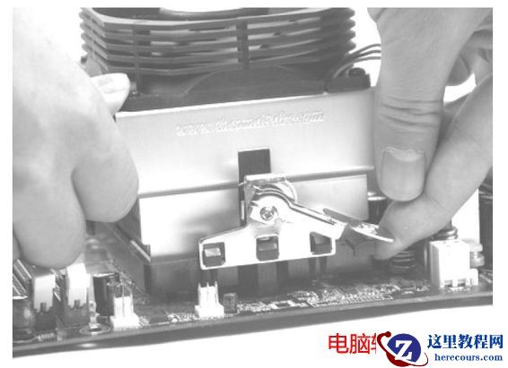 CPU和散热器的安装办法