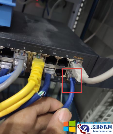 海康摄像头添加到POE录像机两种方法：1、即插即用，2、通过LAN口添加