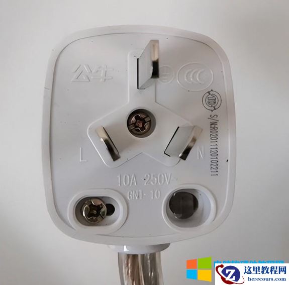 家里家庭插座、插头正确的接法3