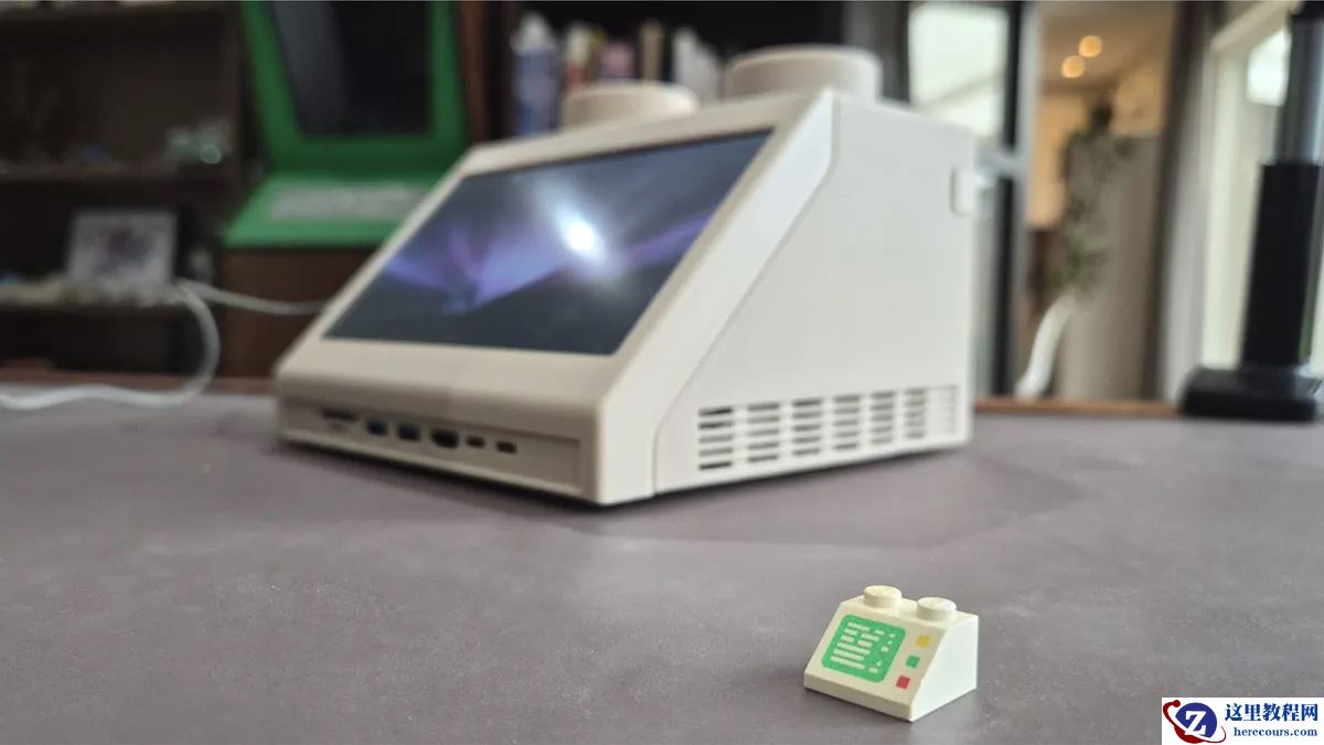 荷兰设计师打造 10:1 乐高积木电脑，内置苹果 Mac Mini