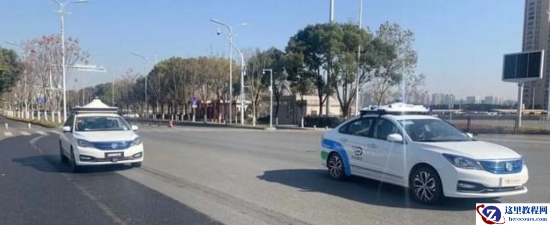 东风自动驾驶出租车在武汉开启运营，搭载5G和北斗