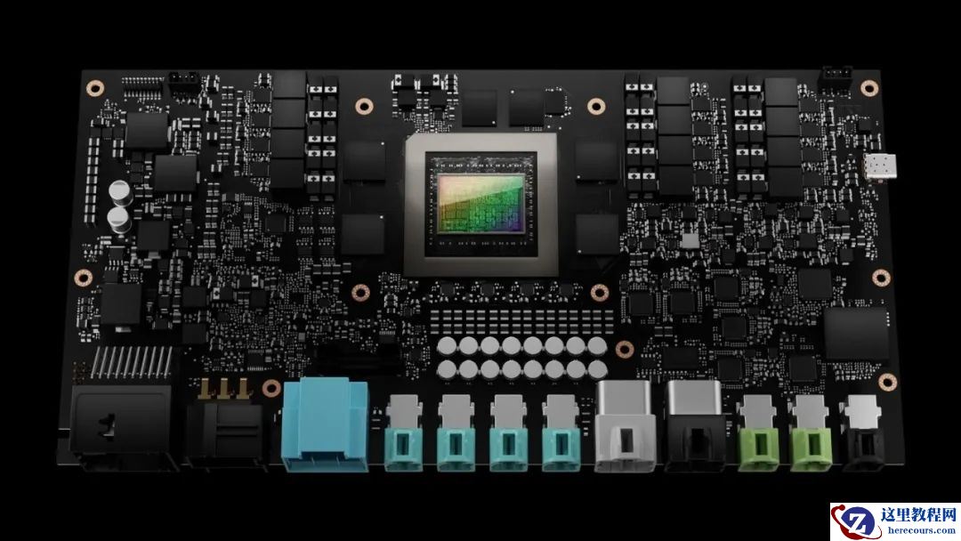 英伟达「史诗级」自动驾驶芯片亮相！算力2000TOPS，兼容座舱娱乐功能