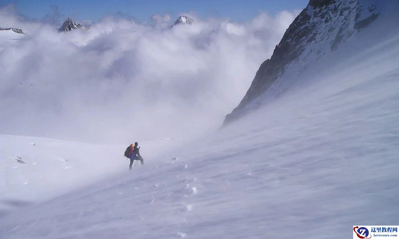 4月销量掉队、组织臃肿，蔚来如何应对双重危机？