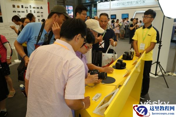 P&I2016:气氛火爆 尼康展台人头攒动