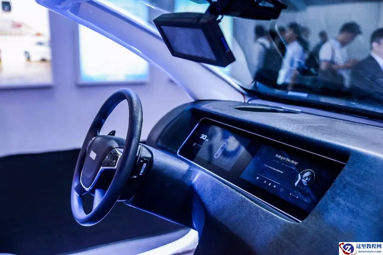 智能座舱自研，是砒霜还是蜜糖？