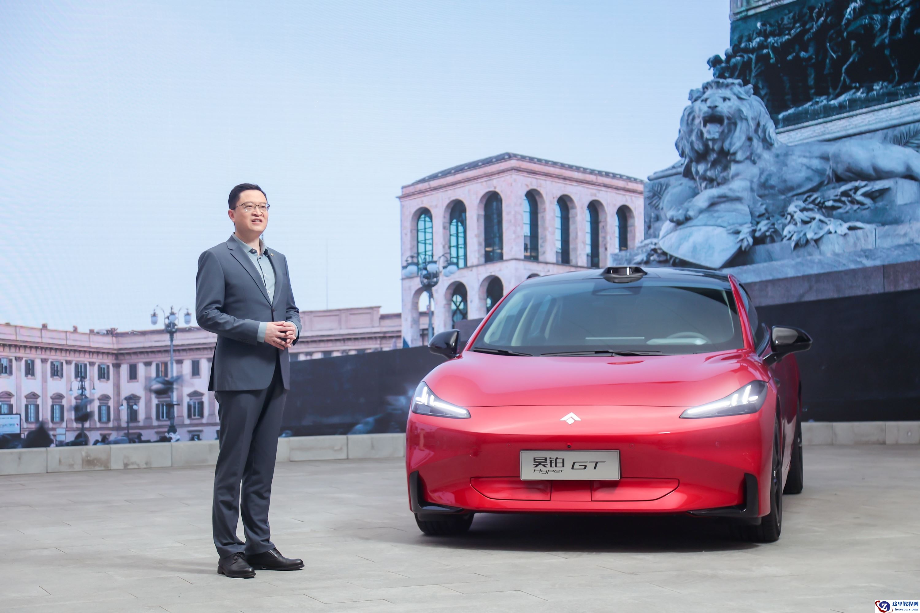 昊铂GT全球款上市：全系标配710km续航、800V高压系统，起售价20.39万元