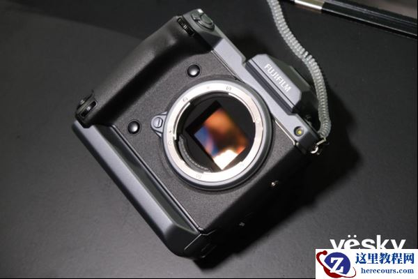 1亿像素防抖加持 富士GFX100中画幅无反发布