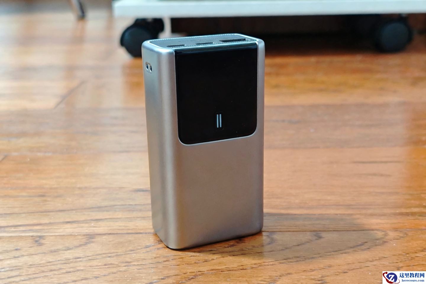 韩国航空公司全面禁止机上使用充电宝，旅客上机前需用绝缘胶带覆盖接口