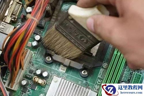 win10电脑开机黑屏提示a disk read error occurred怎么办？