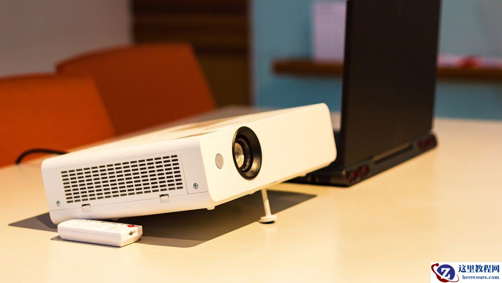 惠普笔记本怎么连接投影仪？惠普笔记本怎么投屏？