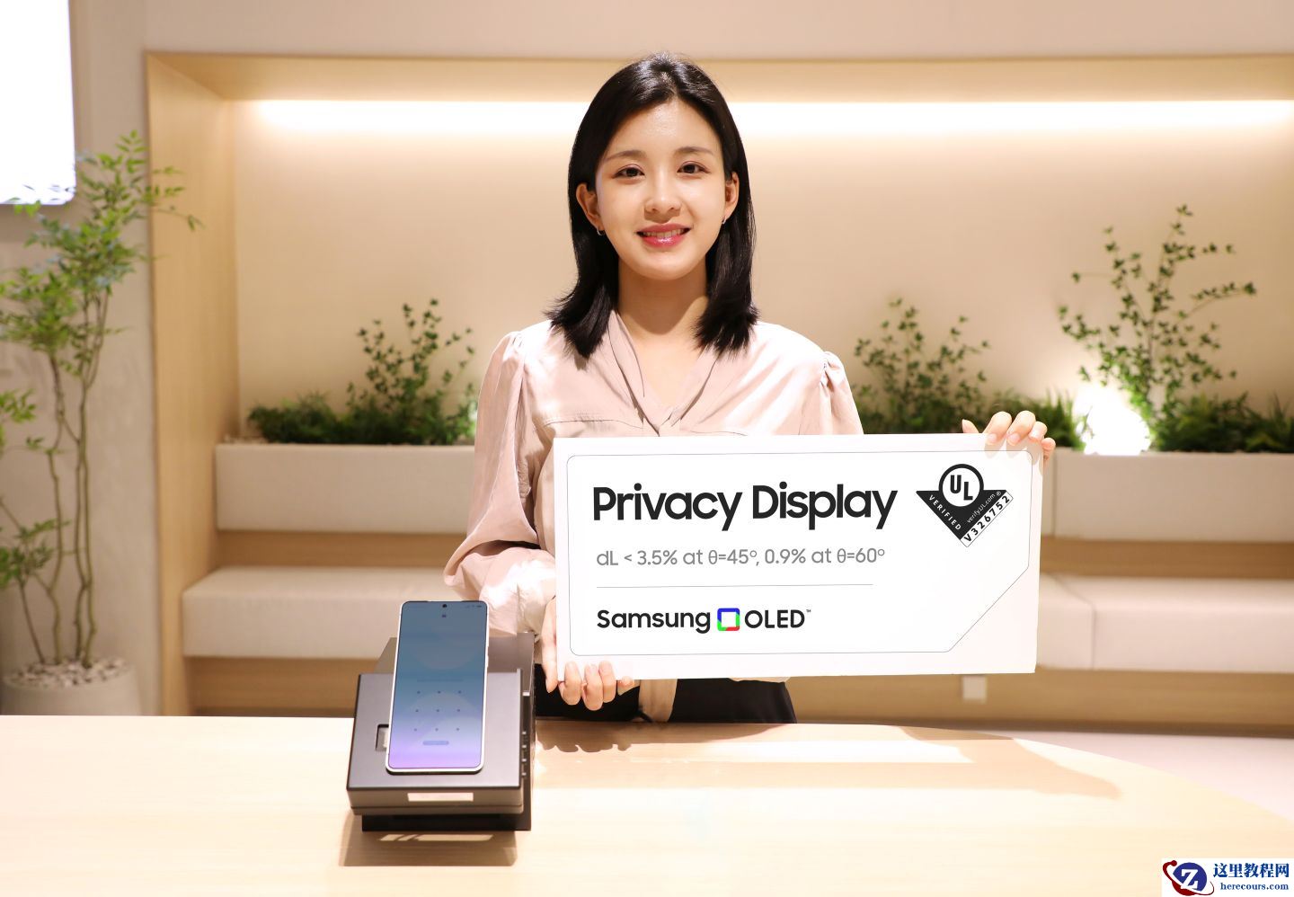 大幅降低侧视亮度：三星显示 Flex Magic Pixel OLED 获 UL“隐私显示”认证