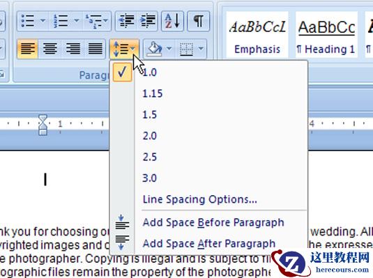 如何在Word 2007中调整段落内的行距？