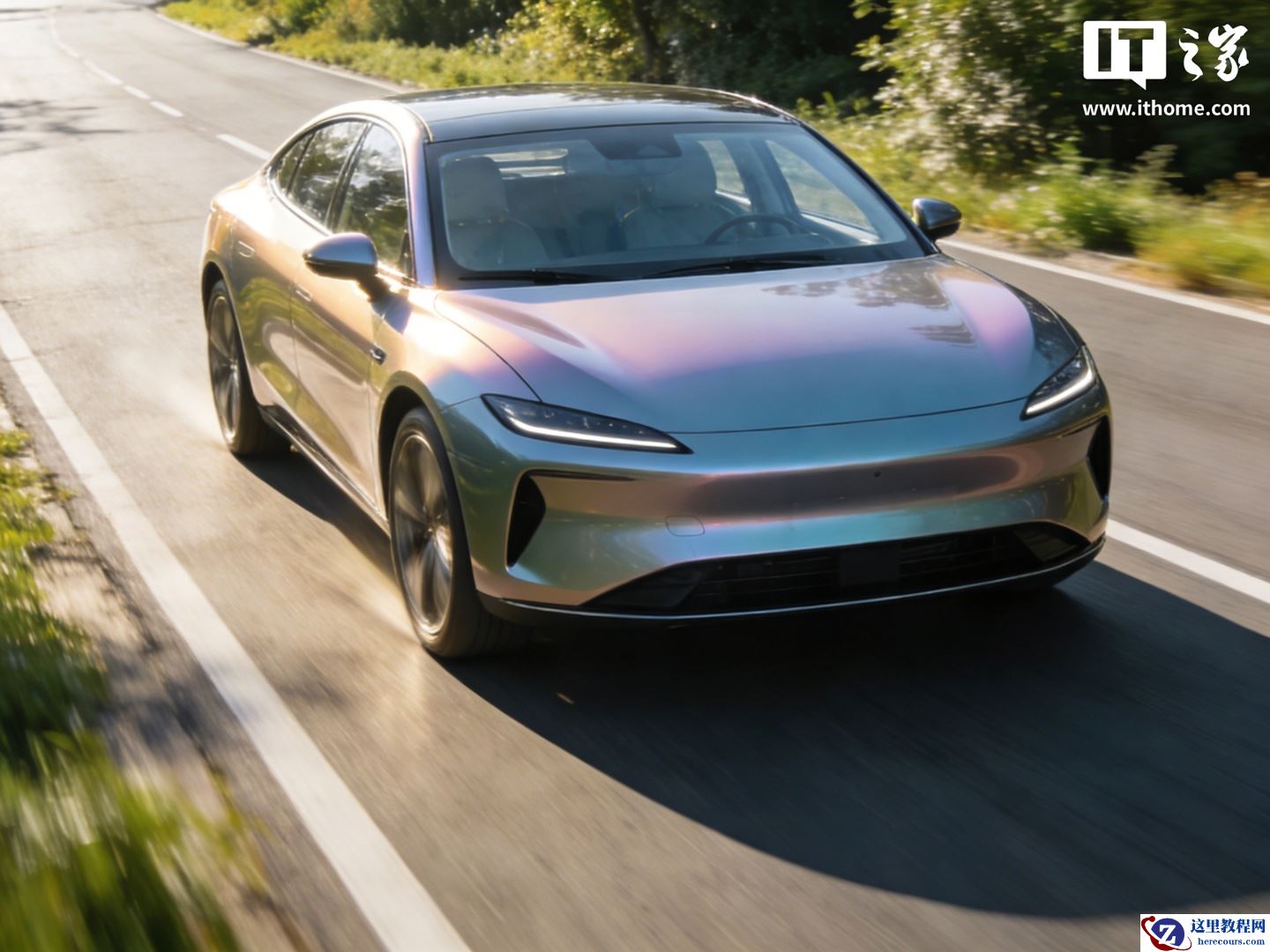 国家统计局：2025 年末全国私人汽车保有量 3.23 亿辆，增加 1348 万辆