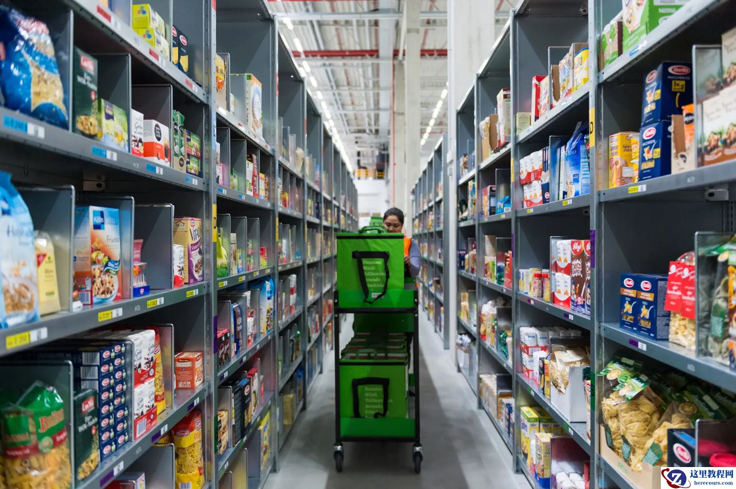 亚马逊“神户计划”曝光，2027 年推出 AI 超市挑战沃尔玛