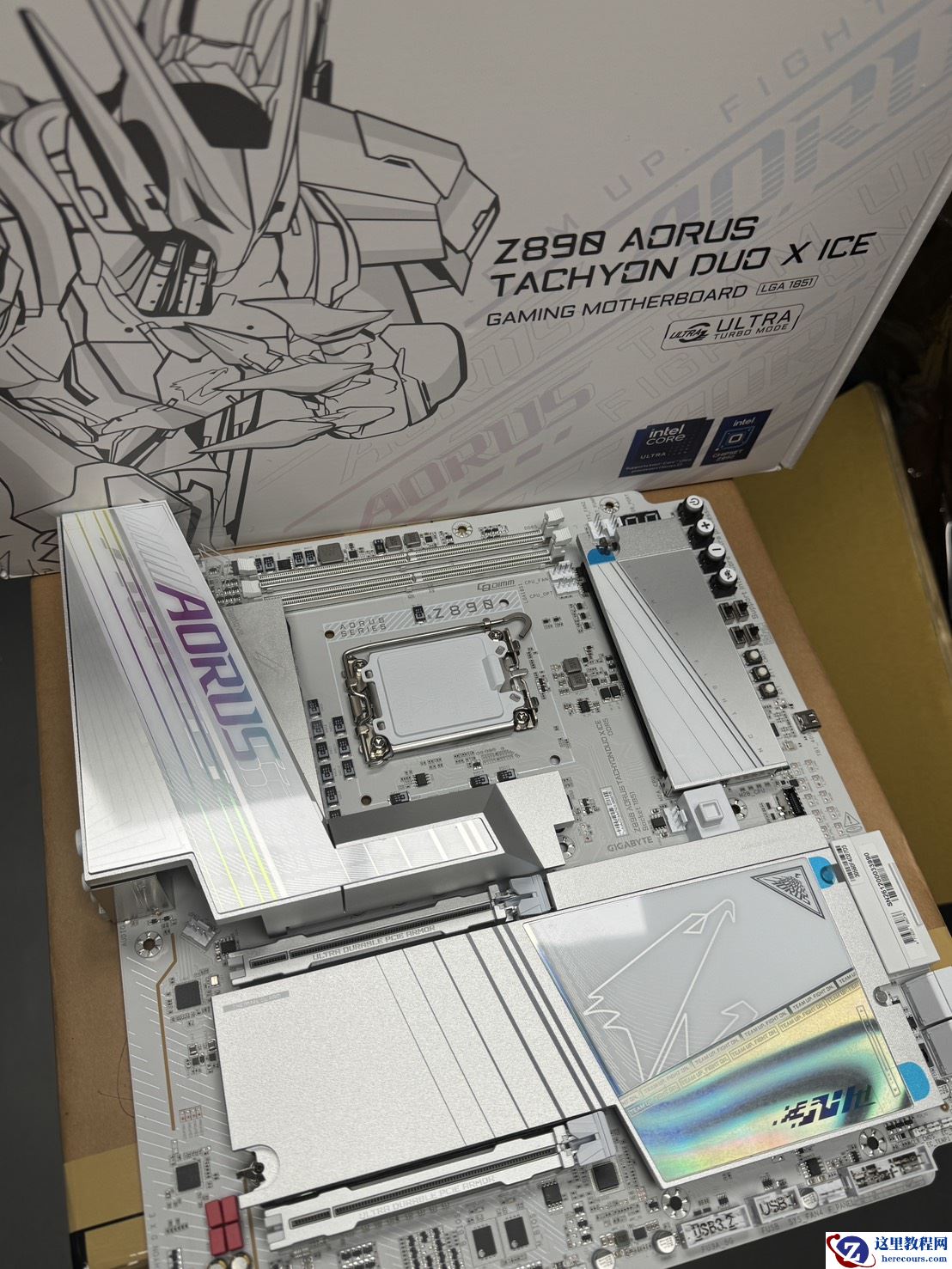 技嘉超频主板 Z890 AORUS TACHYON DUO X ICE 亮相，内存跑出 10400MT/s