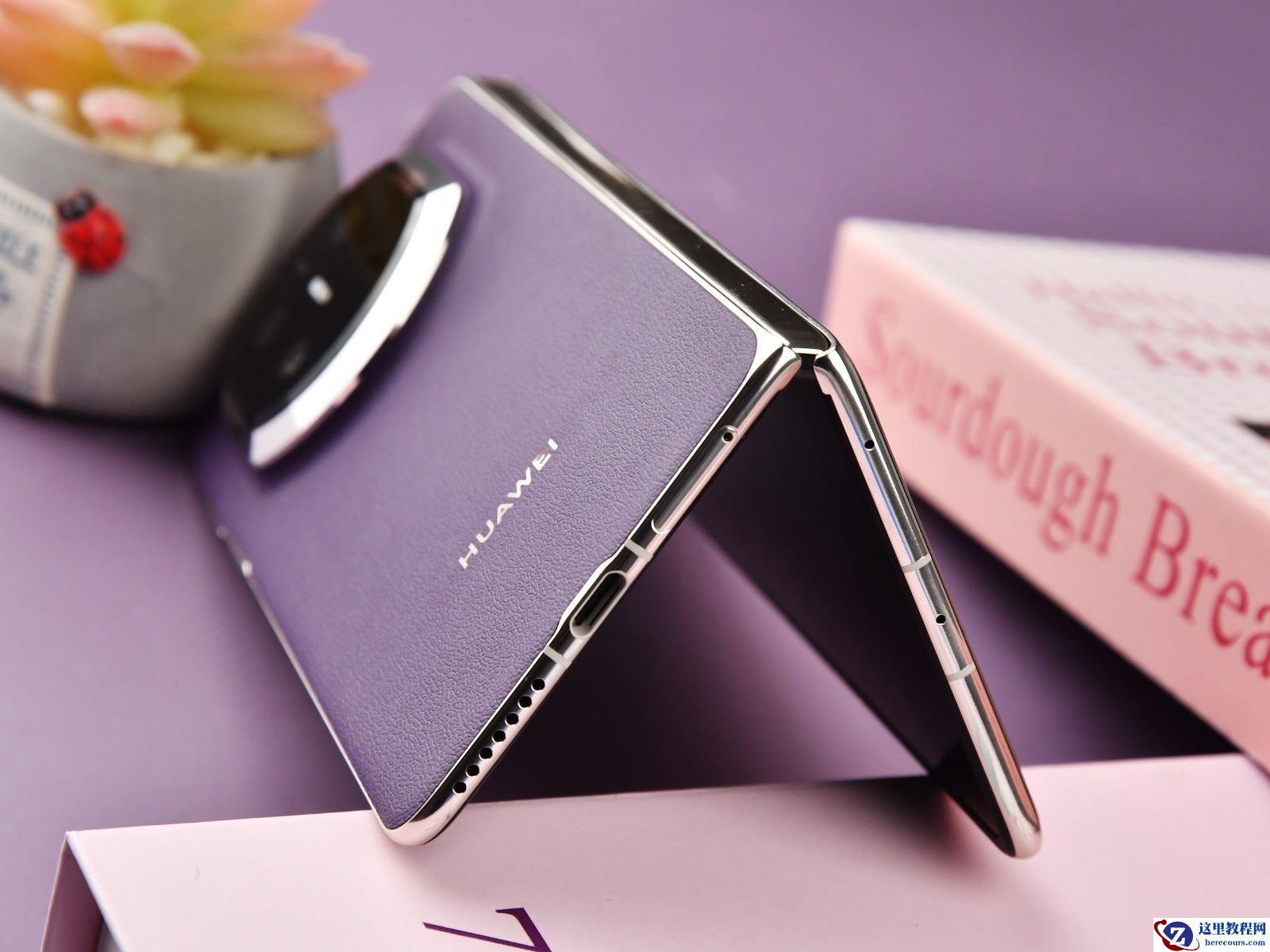 推荐一款搭载最新鸿蒙系统的折叠屏手机？