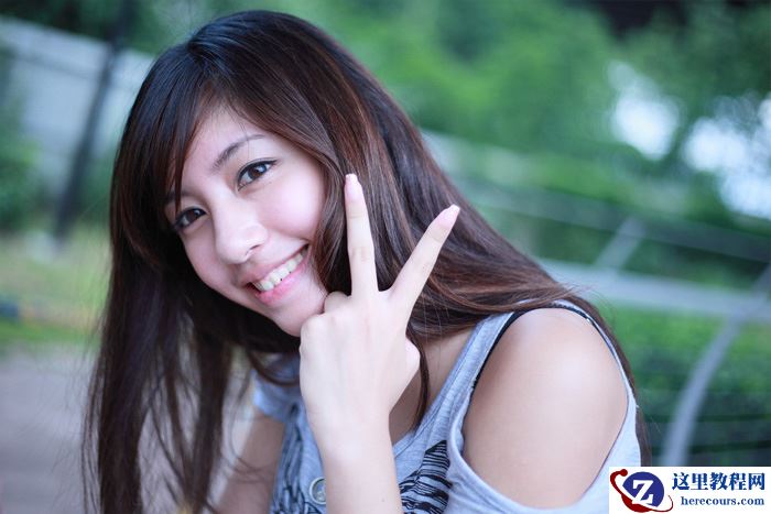 Photoshop调出中性青蓝色效果的外景美女照片教程